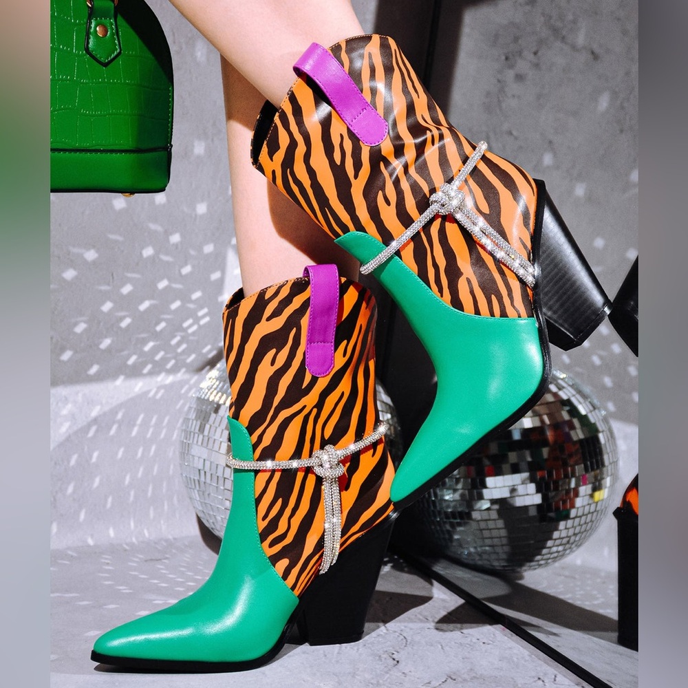 Cape Robbin Omeya Boots *never worn*